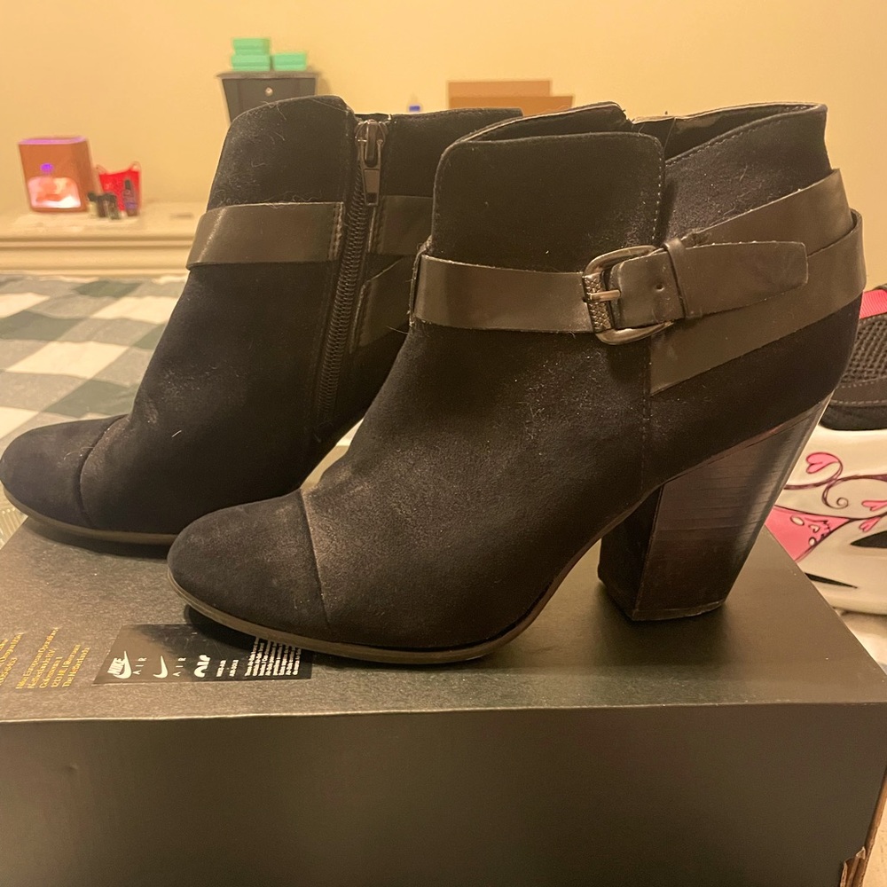 Black booties with buckle and zipper